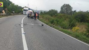 Accident între două motociclete pe DN 1, pe Valea Prahovei. Două persoane au fost duse la spital