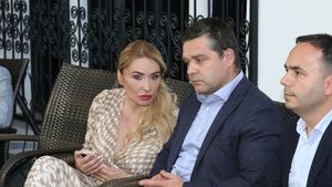 FOTO Organizația PNL Sectorul 1, despre Adriana Georgescu: nu are nicio funcție în partid și nici mandat de consilier local / În 2024, Adriana Georgescu se prezenta ca președinte al „Comisiei Transporturi PNL București” / Pe rețele sociale apare în poze cu importanți lideri PNL