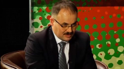 Sighiartău, secretarul general al PNL, îi cere lui Fabian Gyula, propus Avocat al Poporului de către UDMR, să își spună opinia despre pensiile speciale dacă vrea ”votul majorității reformiste”. Un parlamentar USR anunță că nu îl votează pentru că are pensie specială