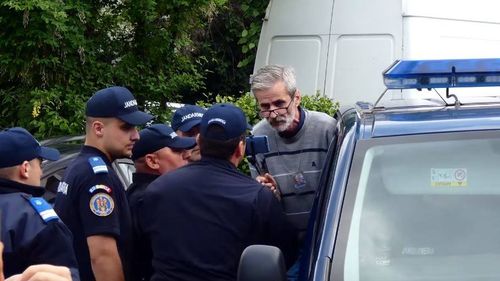 Corespondentul Rezistența TV a fost amendat cu o mie de lei de jandarmi pentru că filma mitingul anti-Dragnea de la Topoloveni, eveniment la care au fost reținuți toți protestatarii