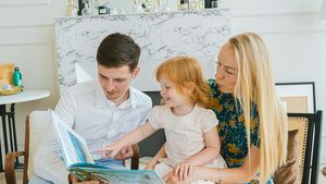 Academia Americană de Pediatrie: Cititul împreună, început din copilărie, este promovat ca o practică parentală pozitivă, cu beneficii pe termen lung