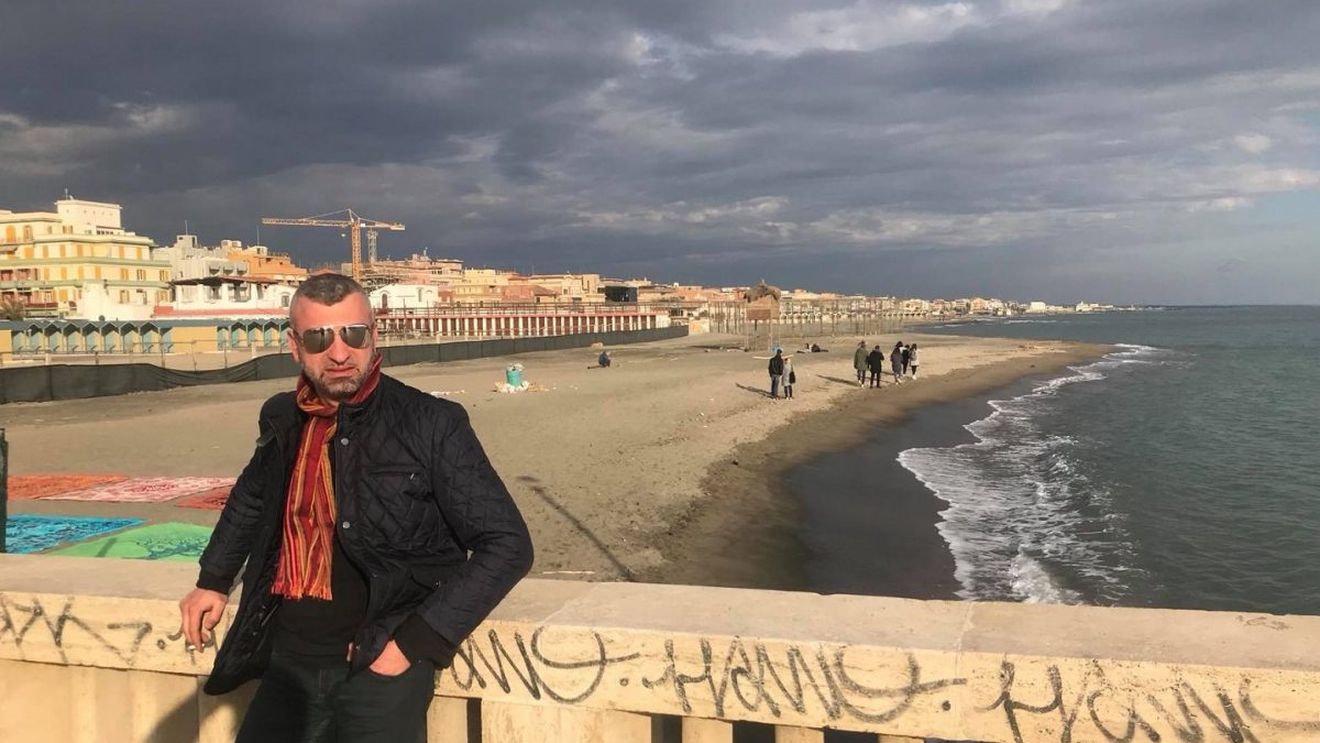 Un polițist din Vrancea critică sporurile Covid pentru profesori și polițiști: ”Stimați bugetari, cu ce suntem noi mai expuși îmbolnăvirii decât lucrătorii din mediul privat?”