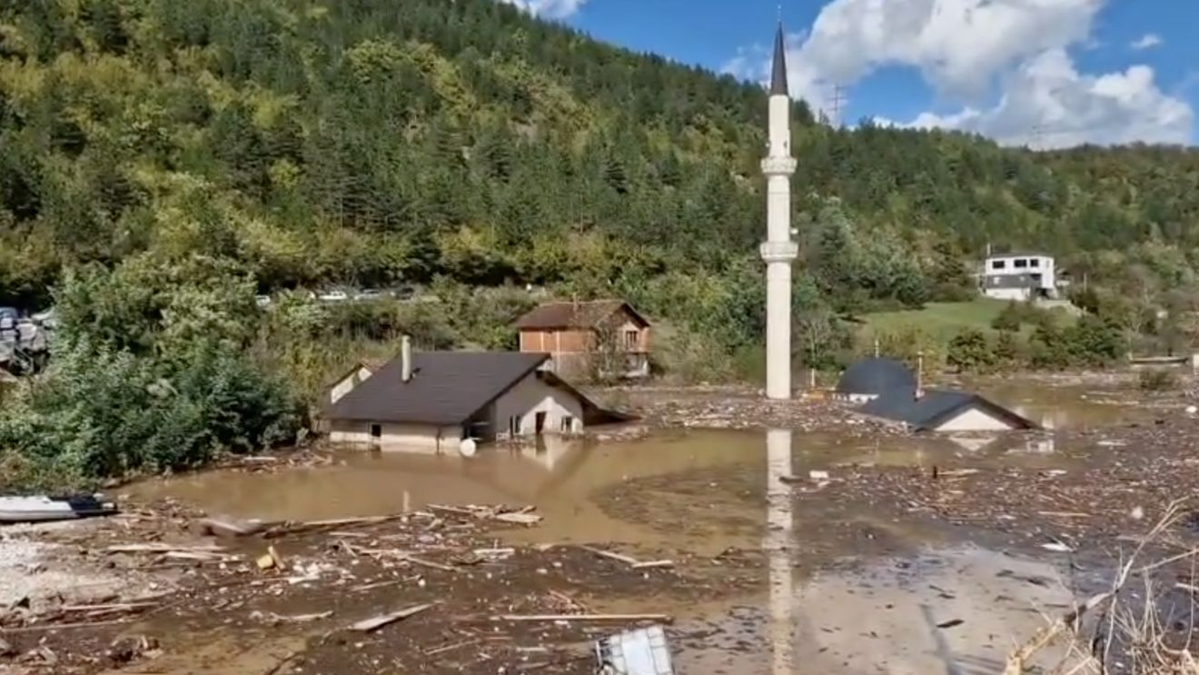 Cel puţin 14 morţi în cele mai grave inundaţii din Bosnia din ultimii ani