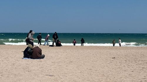 FOTO & VIDEO | 1 Mai 2026 în Vama Veche: cum arată plaja în cea mai aglomerată stațiune, ce spun turiștii care au sosit aici și care sunt prețurile