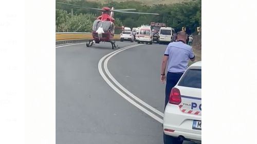 Accident în Giurgiu: S-a declanșat codul roșu de intervenție după un accident produs între un microbuz și un autoturism / Vinovat pare a fi șoferul autoturismului, un cetățean turc de 35 de ani