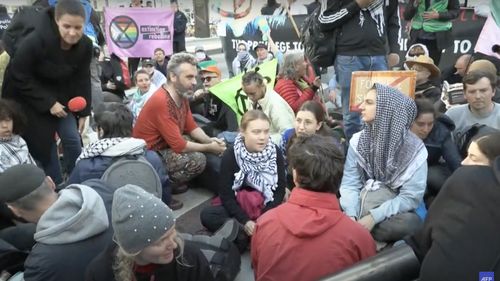 Greta Thunberg blochează un bulevard din Bruxelles în semn de protest față de combustibilii fosili