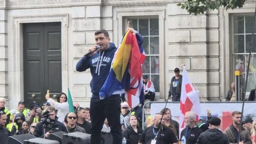 AUR anunță că a depus plângere penală, după ce mai multe persoane ar fi lansat amenințări pe rețelele sociale la adresa lui George Simion, după participarea acestuia la mitingul anti-imigrație de la Londra