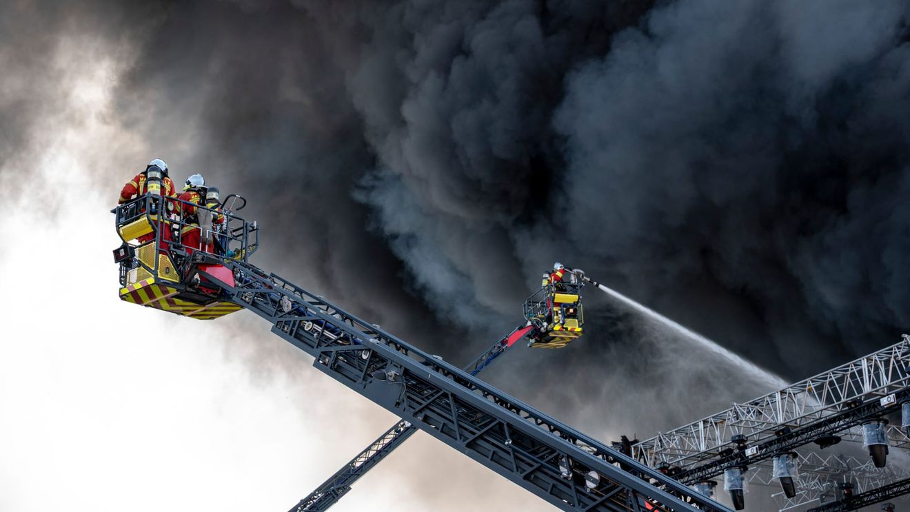 Incendiile de vegetație din Franța obligă autoritățile să interzică accesul publicului la etapa a treia din Turul Franței