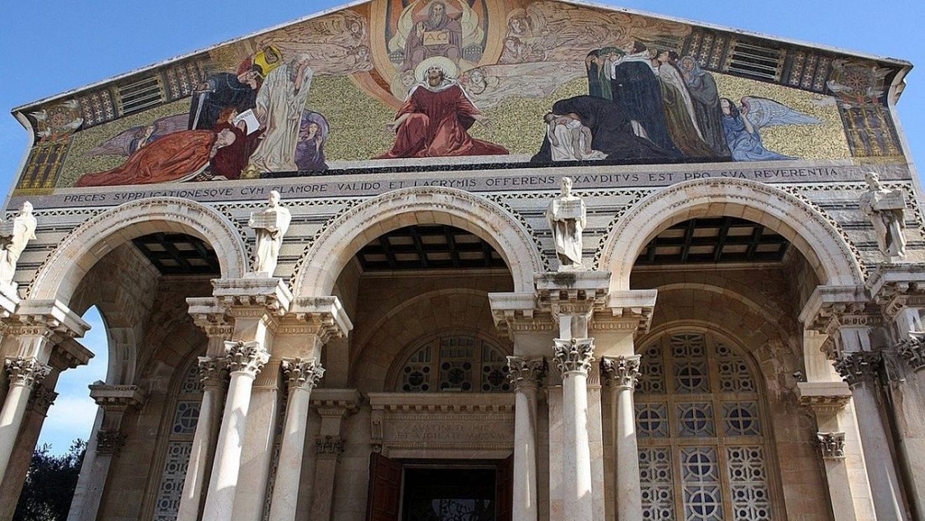 Un bărbat a încercat să incendieze Biserica Tuturor Naţiunilor din Ierusalim, turnând lichid inflamabil în interior