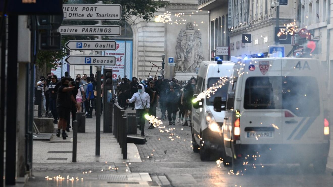 Revolta din Franţa a contaminat cartiere din Belgia şi Elveția