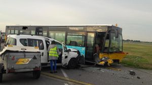 Coliziune pe Aeroportul Otopeni între două mașini: 4 angajați răniți, nici un pasager afectat