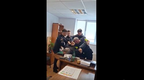 Director din Garda Forestieră București, scos în cătușe din instituție. Rise Project publică imagini video