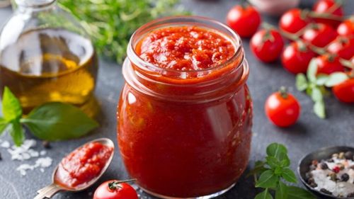 Cele mai simple sosuri de roșii de post / Ca și pizza, primul sos de roșii s-a născut tot la Napoli