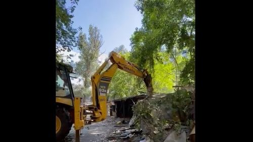 Clotilde Armand anunţă că a început desfiinţarea a zeci de garaje şi construcţii ilegale din zona Gării de Nord şi Palatul CFR / Vor fi amenajate, ulterior, spaţii verzi şi locuri de parcare de reşedinţă