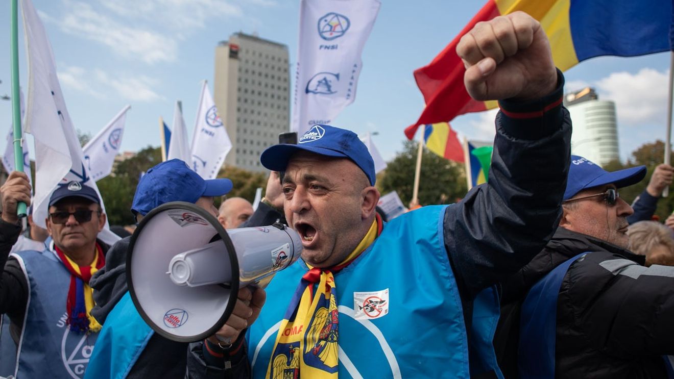 Sindicaliştii din Transelectrica anunţă declanşarea unei greve generale din 10 martie / Sunt nemulţumiţi de restrângerea unor drepturi salariale