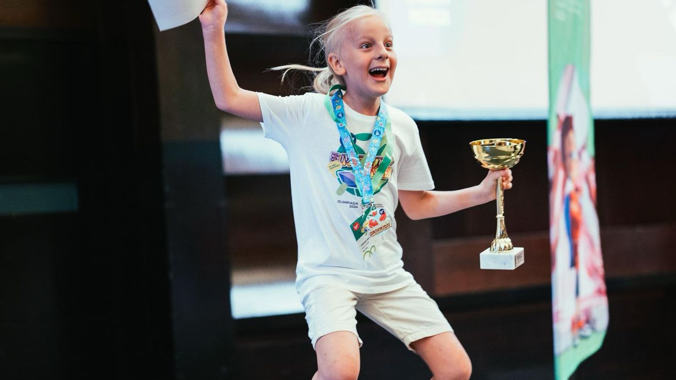 Un elev din Caracal a obținut primul loc la Olimpiada Internaţională de Matematică 'Copernicus' din SUA / Eduard Florin Ştefan (11 ani) mai are două medalii de aur în olimpiade internaționale, în acest an