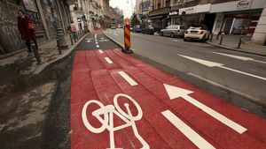 Gabriela Firea: ”Nicușor Dan vrea traseu pentru bicicliști prin curtea Casei Poporului, dar a pierdut 10 milioane de euro de la Ministerul Mediului pentru pistele prin oraș”
