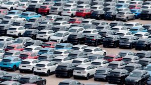 ANALIZĂ Piața auto din România, în 2026: 60% dintre mașinile noi sunt cu motor hibrid / Se cumpără mai multe mașini electrice noi, decât cu motor diesel / Piața second-hand e dominată de motorină