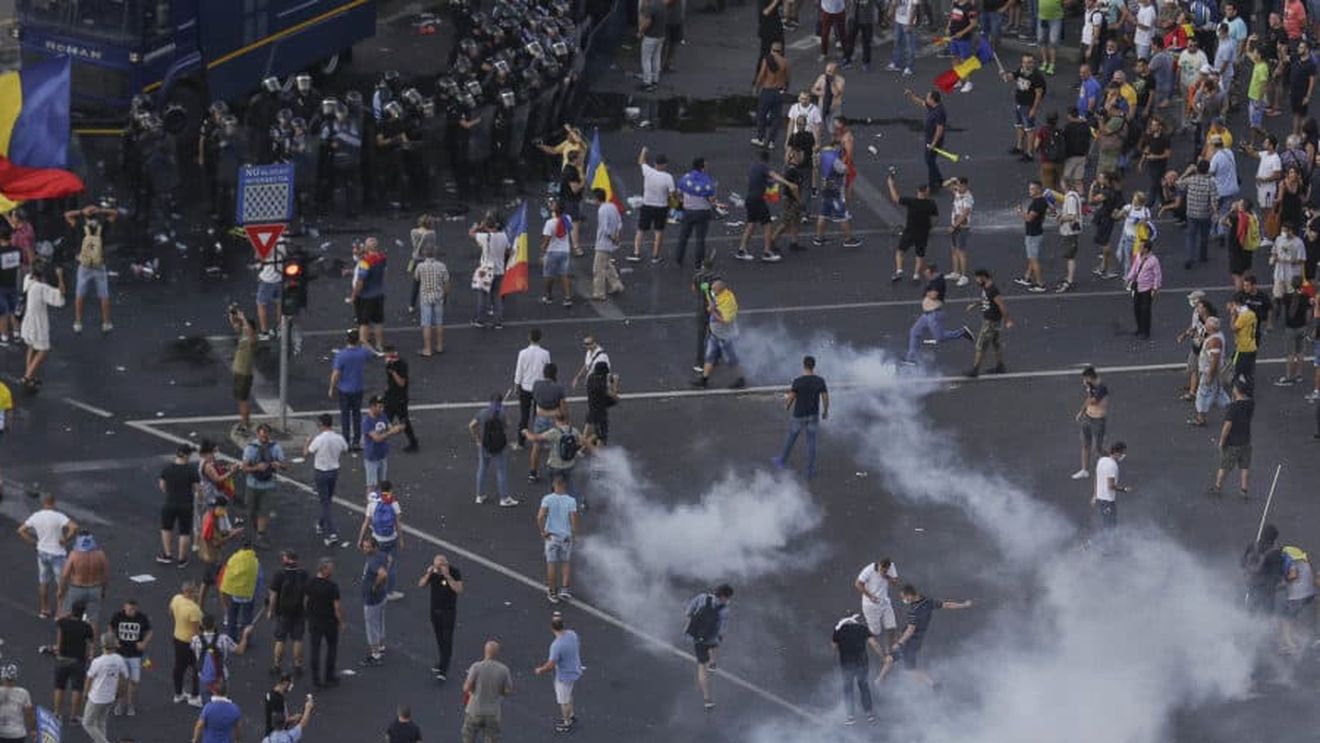 Guvernul anunță că Viorica Dăncilă, aflată în concediu, a solicitat SRI, în regim de urgență, un raport complet referitor la provocarea violențelor