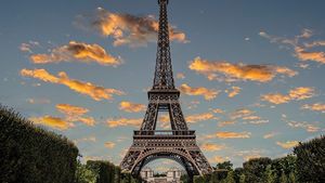 Turnul Eiffel se redeschide pentru vizitatori. Biletele vândute online s-au epuizat