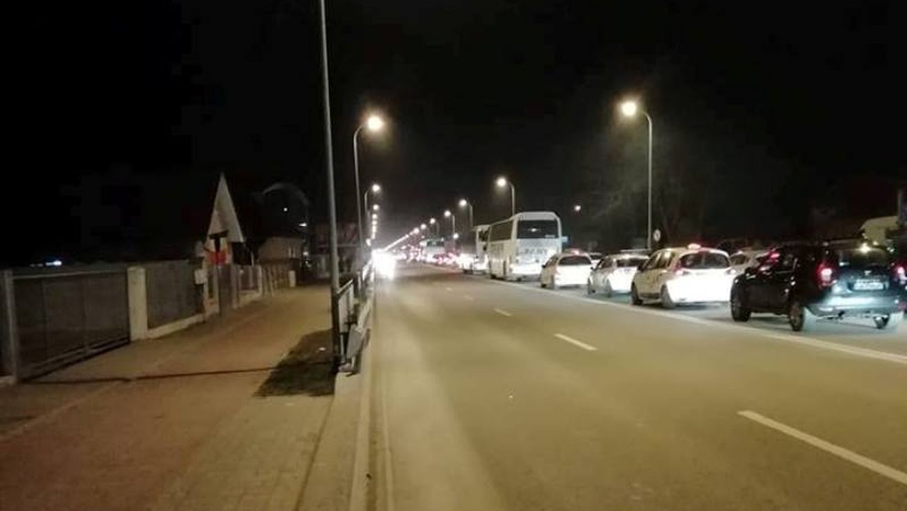 Coloane de maşini pe mai multe drumuri naţionale, pe autostrada A1, la intrarea în Bucureşti, şi pe autostrada A2, între Cernavodă şi Feteşti