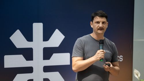 Cum își propune o companie românească să acopere lipsa forței de muncă cu roboți. „Jumătate din posturile de operatori de curățenie pot fi preluate de roboți”