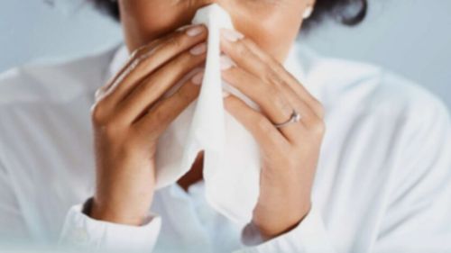 Crește numărul persoanelor cu alergii de primăvară / Medic: ”Oamenii se prezintă la medicul specialist după ani de zile de la declanșarea alergiilor” / Cu cât alergia e mai pronunțată, cu atât boala va fi mai greu de controlat