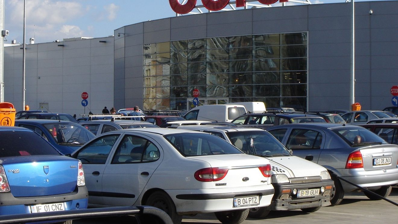 BREAKING Carrefour cumpără magazinele Cora din România