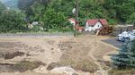 FOTO VIDEO: Trafic blocat de aluviuni pe Transalpina în urma ploilor abudente