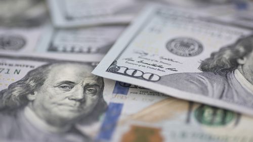 De ce industria modei (în mare parte) urăște un dolar slab