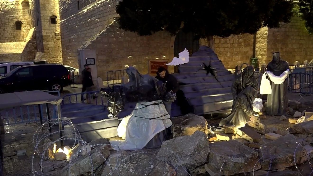 Oraşul biblic Betleem anulează festivităţile de Crăciun, în solidaritate cu Fâşia Gaza/ A fost instalată o scenă simbolică a Nașterii Domnului, cu moloz şi sârmă ghimpată