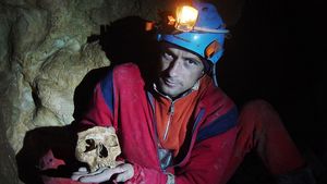 Descoperirea din peștera bulgărească Bacho Kiro: cercetarea vechilor genomuri umane aduce elemente noi asupra primilor europeni şi relaţiilor lor cu neandertalienii