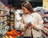 Greșelile care îți golesc portofelul la supermarket. Cum să cheltuiești mai puțin la cumpărături