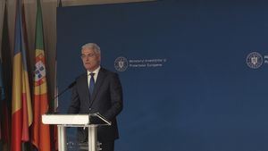 Ministrul Dragoș Pîslaru a prezentat noua lege a salarizării unitare: Eliminăm 87 din cele 151 de sporuri existente acum și le vom limita la maximum 20% din anvelopa salarială / Sectorul public câștigă mai mult decât sectorul privat