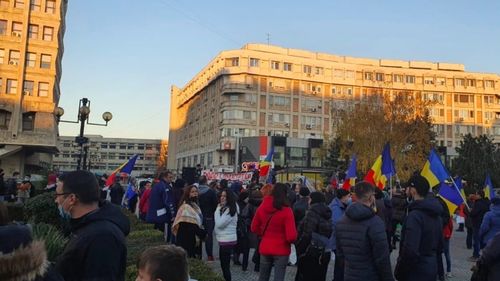 VIDEO Ploiești: Protest anti-restricţii şi anti-vaccinare cu peste 200 de persoane