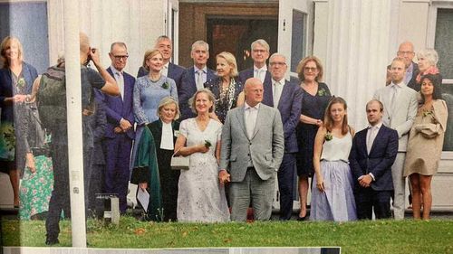 Ministrul justiţiei din Olanda, amendat cu 390 de euro pentru că a încălcat distanţarea socială la căsătoria sa / A apărut în poze alături de zeci de invitați fără să respecte regulile