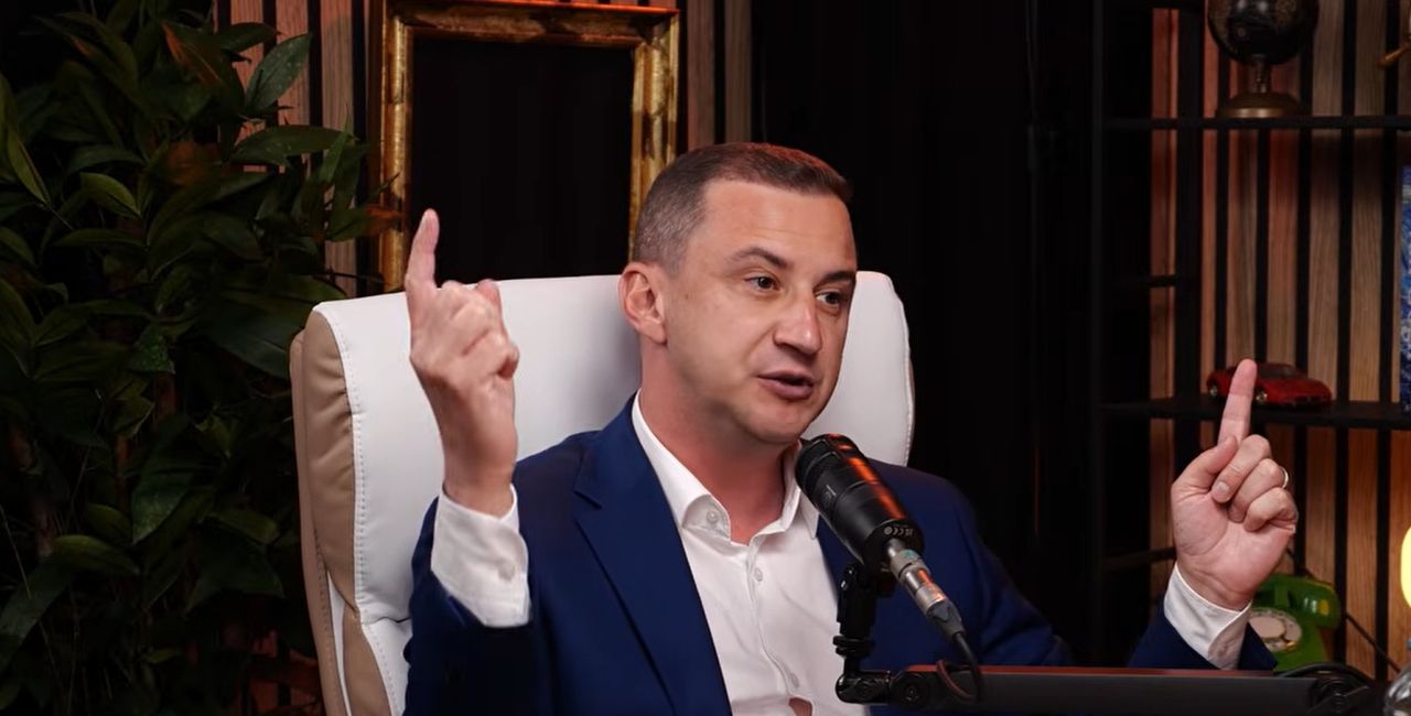 Fashion bullying cu PSD: Simonis îi critică pe Fritz și alți USR-iști pentru haine / ”Te uiți la ei cum se îmbracă și îți dai seama cum arată orașul (…) îi vezi pe ei cu galoșii în picioare” / Și Miruță a fost criticat pentru blugi / PSD-iștii, celebri pentru brandurile de mii de euro