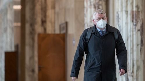 USR cere premierului Ciucă să îl demită „de urgență” pe ministrul Florin Roman: „Și-a plagiat lucrarea de masterat şi a minţit că a scris o carte. Nu vă bateţi joc de comunitatea cercetătorilor români”