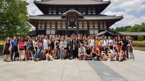 Peste 70 de copii români, abandonați la Tokyo după ce au fost în tabără. Ministerul Turismului s-a autosesizat