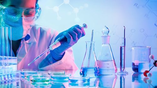 Celule modificate genetic împotriva îmbătrânirii, o descoperire majoră în laboratoarele chineze