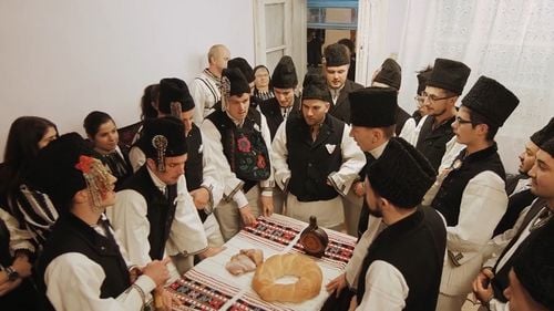 Obiceiuri de Ajun şi de Crăciun la români