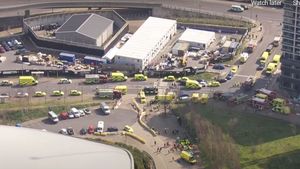 Un incident major a avut loc la un centru acvatic din Londra: Zona a fost evacuată și mai multe persoane sunt tratate de medici după ce au inhalat un gaz chimic