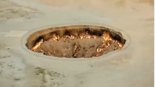 VIDEO Turkmenistanul închide Poarta către Infern / A fost stinsă o pungă cu gaz care a ars timp de 50 de ani