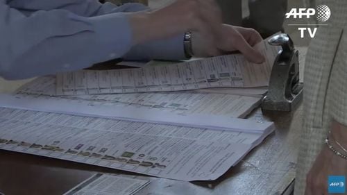 VIDEO Irlanda: Buletinele de vot tipărite pe bucăți de hârtie de jumătate de metru cauzează încetinirea procesului electoral