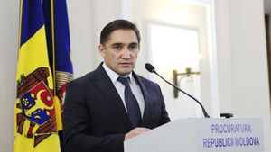 Procurorul general suspendat al Republicii Moldova, Alexandr Stoianoglo, s-a ales cu un nou dosar penal pentru divulgarea unor interceptări telefonice ce constituiau probe într-un dosar