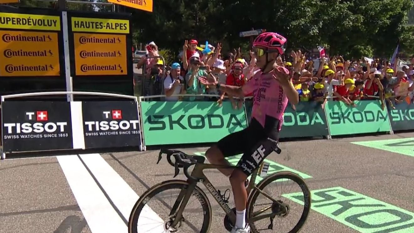 Richard Carapaz, învingător în etapa a 17-a din Turul Franței /  Tadej Pogacar continuă să fie lider în clasamentul general