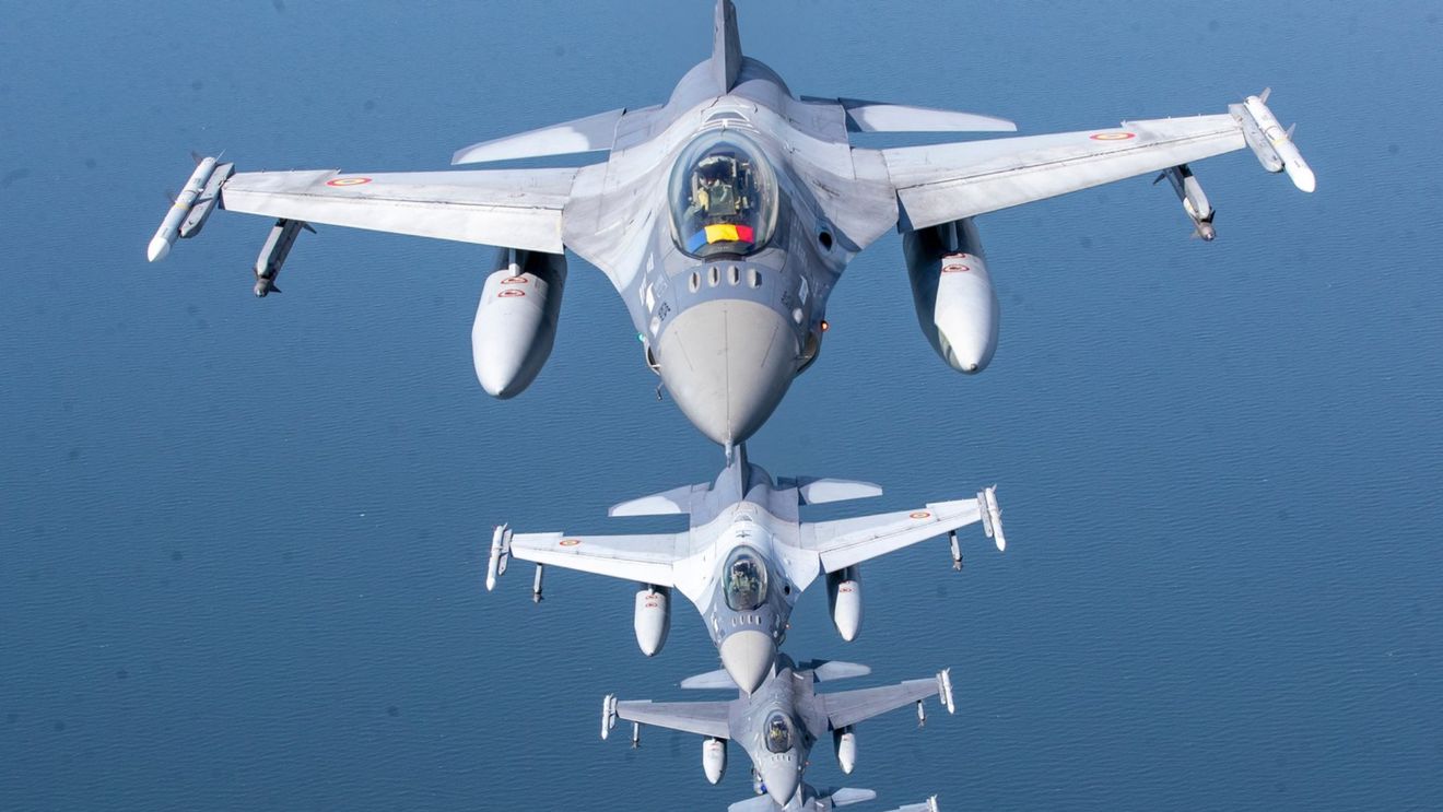 De ce folosește România avioane F-16 și rachete de 1 milion de dolari pentru a doborî drone de 50.000 de dolari: lipsa sistemelor dedicate, teama de dezastre și miza războiului hibrid al Moscovei / General (r): Pilotul merită decorat cu prisosință
