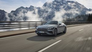 Mercedes dezvoltă o „vopsea” care ar permite unei mașini electrice să parcurgă până la 20.000 km pe an doar cu energie solară