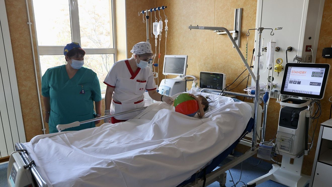 Copil în vârstă de 7 ani cu o boală rară, varicelă hemoragică, internat la Spitalul de Boli Infecţioase din Timişoara