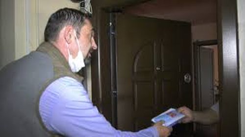 Slatina: Primăria a început să distribuie populației seturi de mănuși sterile și măști de protecție